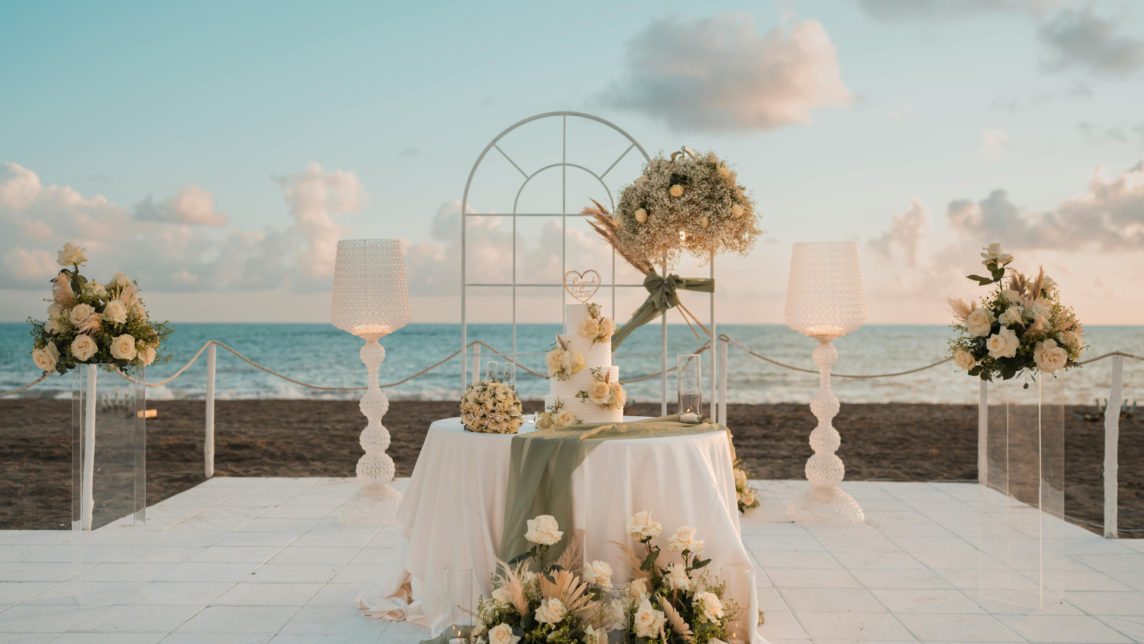Decorate a Wedding for Canada’s Unpredictable Weather